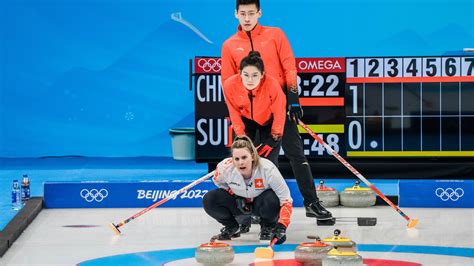 how do the metal round brackets work for olympic curling|how do curling teams work.